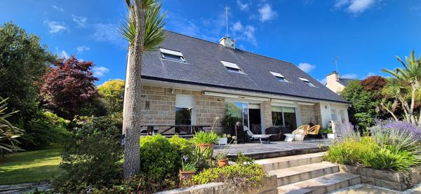 Exclusivité Agence. Entre Terre & Mer. Clohars-Fouesnant Contemporaine sur Jardin Arboré avec Piscine