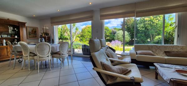 Exclusivité Agence. Entre Terre & Mer. Clohars-Fouesnant Contemporaine sur Jardin Arboré avec Piscine