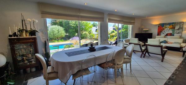 Exclusivité Agence. Entre Terre & Mer. Clohars-Fouesnant Contemporaine sur Jardin Arboré avec Piscine