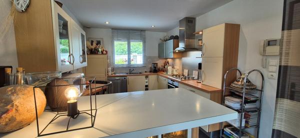 Exclusivité Agence. Entre Terre & Mer. Clohars-Fouesnant Contemporaine sur Jardin Arboré avec Piscine