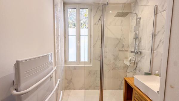 Maison plein centre proche commerces et plage à pied