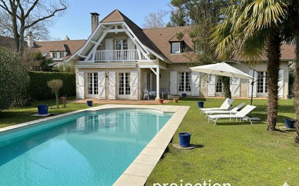 Maison à vendre    5 pièces • 198 m2 Lons