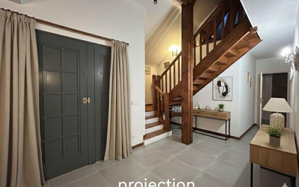 Maison à vendre    5 pièces • 198 m2 Lons