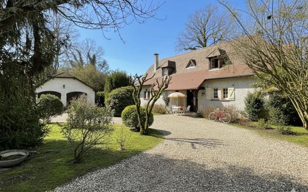 Maison à vendre    5 pièces • 198 m2 Lons