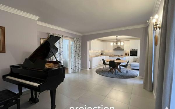 Maison à vendre    5 pièces • 198 m2 Lons