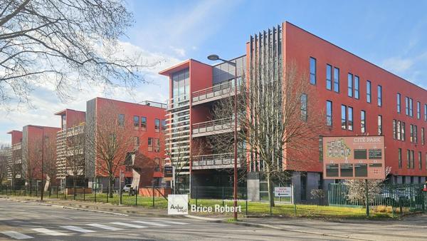 Bureaux à louer à Caluire-et-Cuire dans parc arboré avec parking dédié