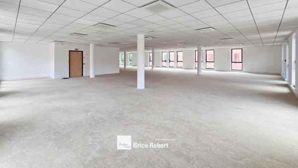 Bureaux à louer à Caluire-et-Cuire dans parc arboré avec parking dédié