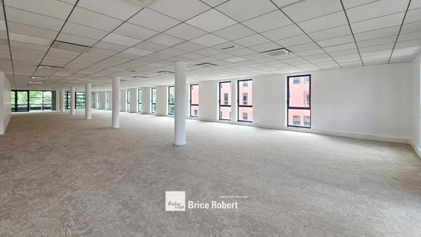 Bureaux à louer à Caluire-et-Cuire dans parc arboré avec parking dédié