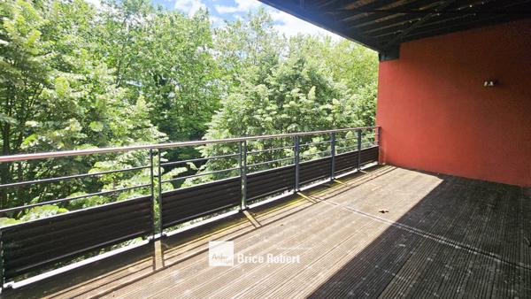 Bureaux à louer à Caluire-et-Cuire dans parc arboré avec parking dédié