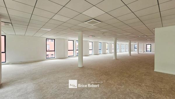 Bureaux à louer à Caluire-et-Cuire dans parc arboré avec parking dédié