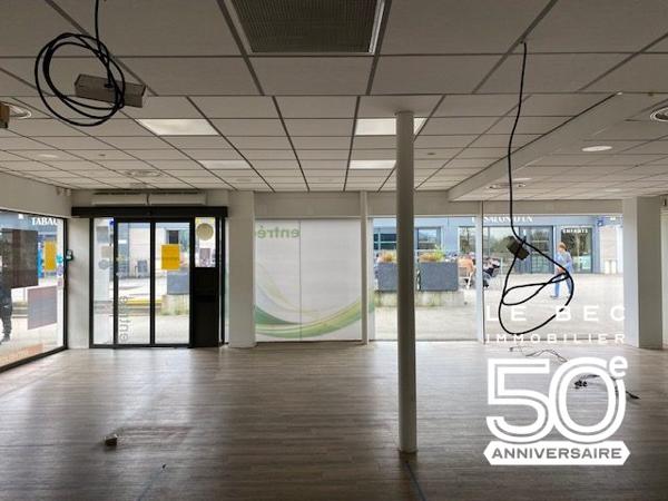 Bel ensemble immobilier : idéal pour activités tertiaires