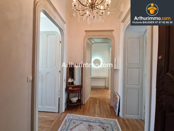 Vente                                                      Appartement
                        
                     4 pièces                      110 m2                     à Lons-le-Saunier