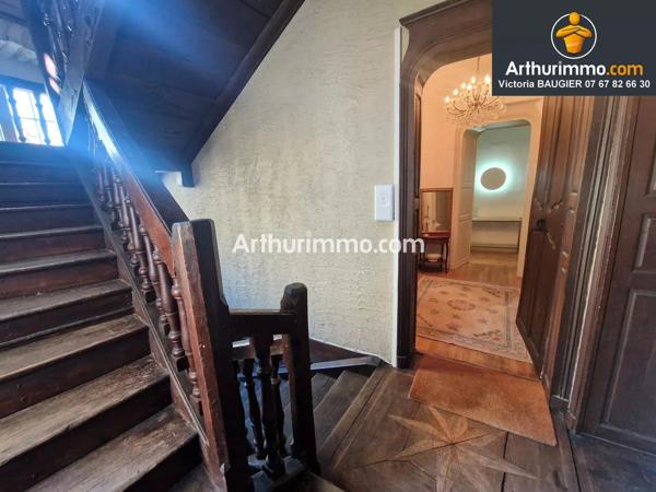 Vente                                                      Appartement
                        
                     4 pièces                      110 m2                     à Lons-le-Saunier