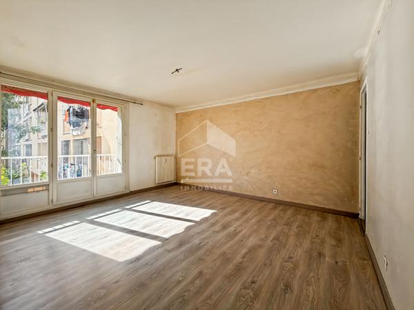 À vendre Appartement Type T3 56m².  Résidence fermée avec place privative. Marseille 12e