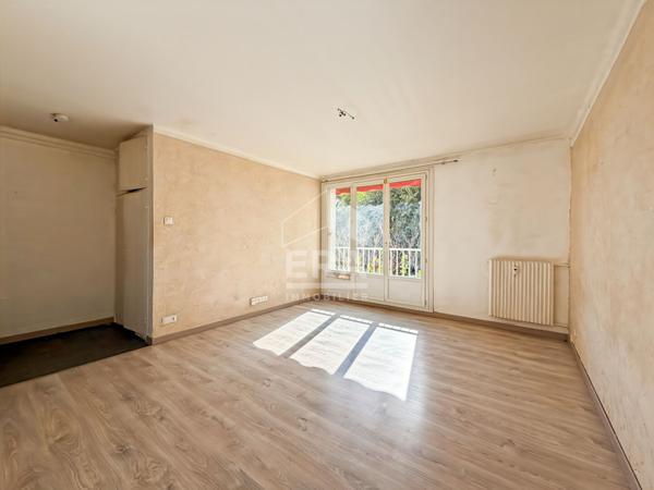 À vendre Appartement Type T3 56m².  Résidence fermée avec place privative. Marseille 12e