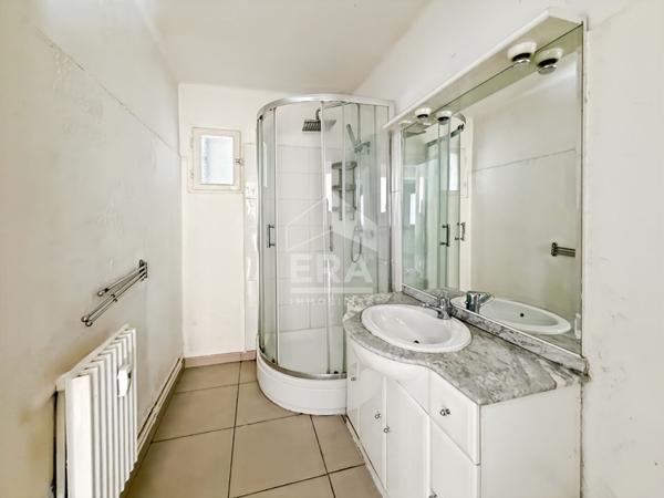 À vendre Appartement Type T3 56m².  Résidence fermée avec place privative. Marseille 12e