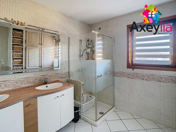 Saint-Alban-les-Eaux (42370) A VENDRE- CÔTE ROANNAISE- MAISON AVEC VUE DÉGAGÉE ET DÉPENDANCES.