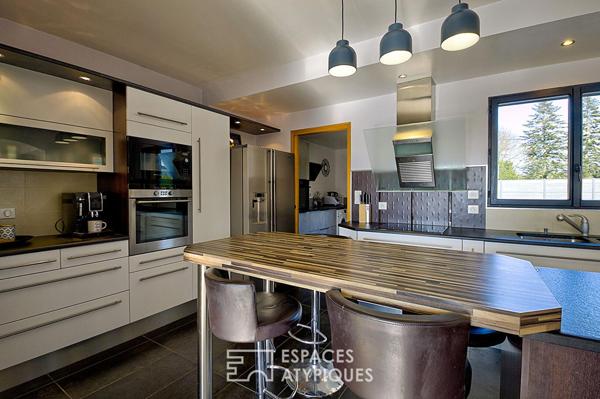 À l’abri des regards, la vie en format XXL.