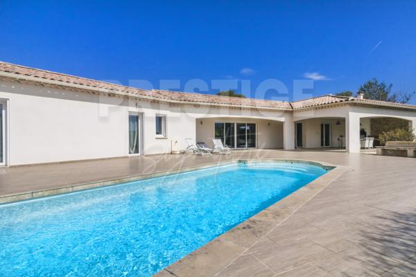 Villa 6 pièce(s) 4 chambre(s) 215 m²