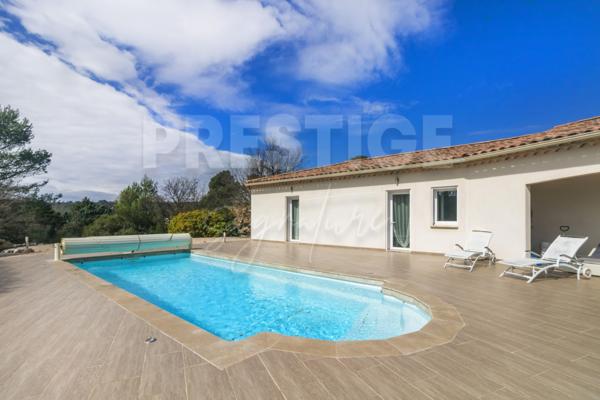 Villa 6 pièce(s) 4 chambre(s) 215 m²