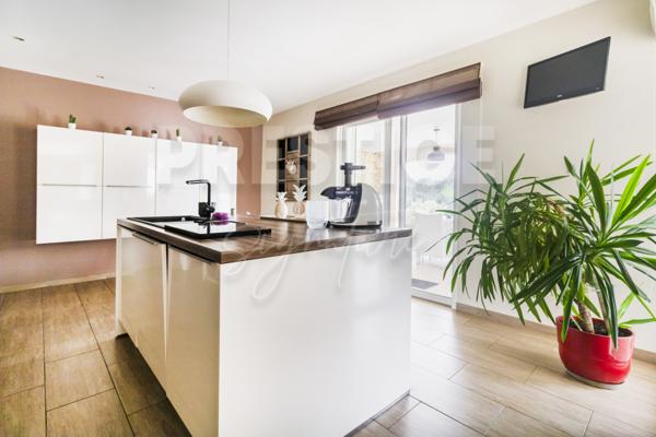 Villa 6 pièce(s) 4 chambre(s) 215 m²