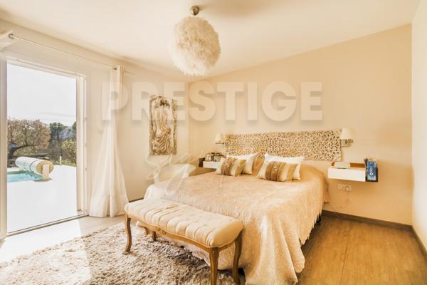 Villa 6 pièce(s) 4 chambre(s) 215 m²