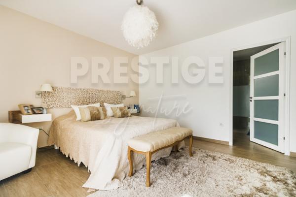 Villa 6 pièce(s) 4 chambre(s) 215 m²