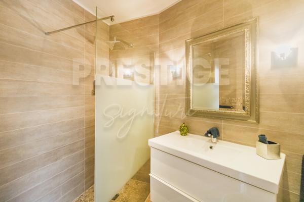 Villa 6 pièce(s) 4 chambre(s) 215 m²