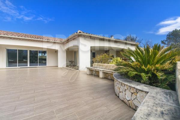 Villa 6 pièce(s) 4 chambre(s) 215 m²