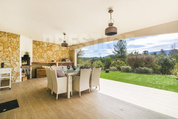Villa 6 pièce(s) 4 chambre(s) 215 m²