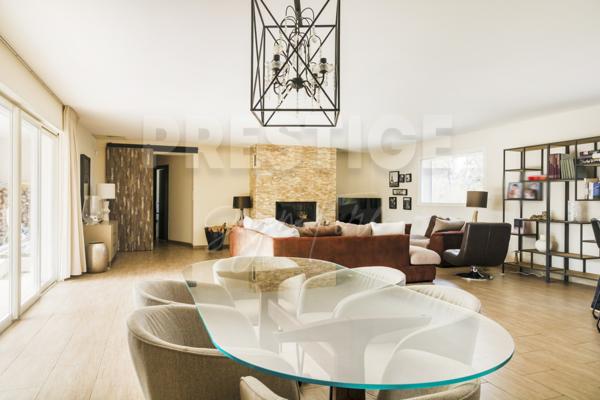 Villa 6 pièce(s) 4 chambre(s) 215 m²