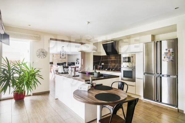 Villa 6 pièce(s) 4 chambre(s) 215 m²