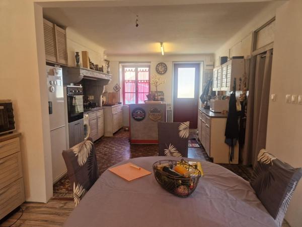 Très belle longère, dépendance et terrain clôturé