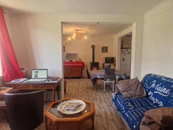 Très belle longère, dépendance et terrain clôturé