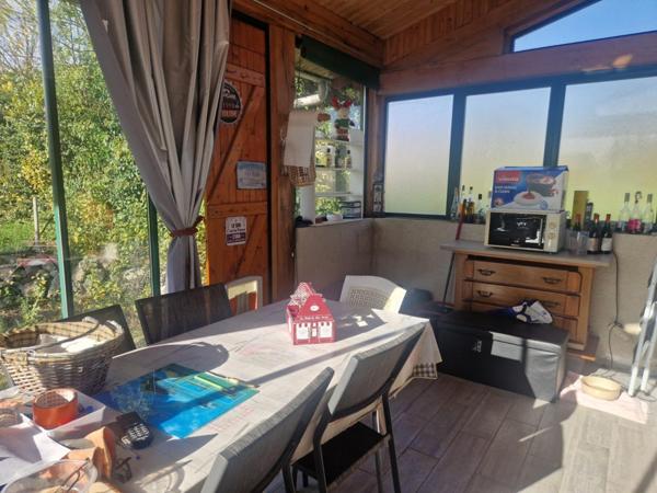 Très belle longère, dépendance et terrain clôturé