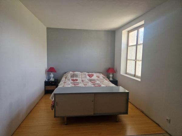 Très belle longère, dépendance et terrain clôturé