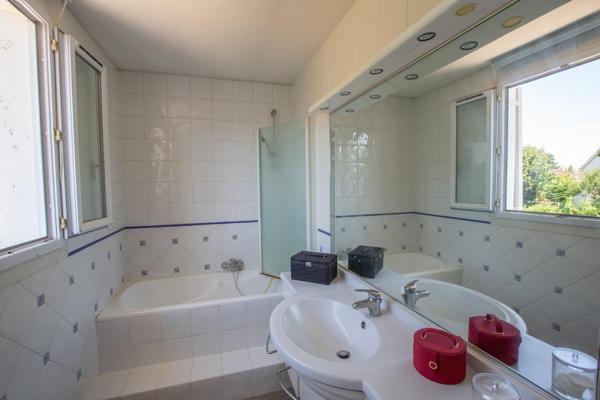 SUPERBE MAISON INDIVIDUELLE DE 135 M2, TERRAIN DE 700 M2