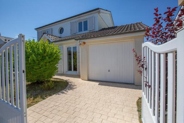 SUPERBE MAISON INDIVIDUELLE DE 135 M2, TERRAIN DE 700 M2