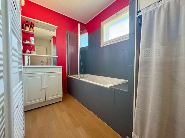 Grand appartement T3 avec Terrasse et bon fermé