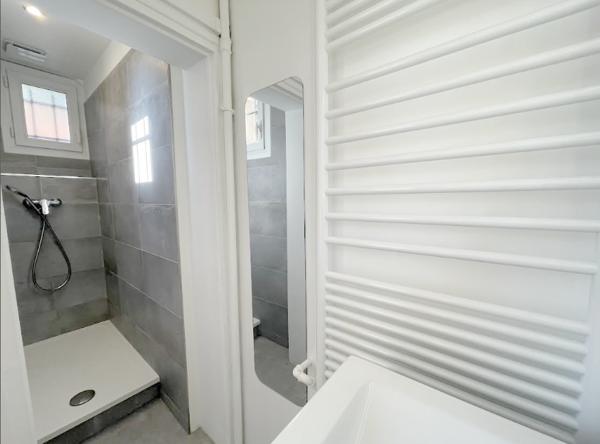 Viroflay (78220) SECTEUR VIROFLAY ARCADES - BOX INCLUS - CHARME de l'ANCIEN et au CALME - BOX - 2 pièces de 38 m² - REFAIT A NE