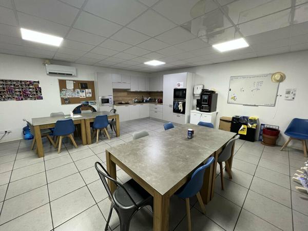 Bureaux rénovés à louer à Valence Briffaut avec parkings privatifs