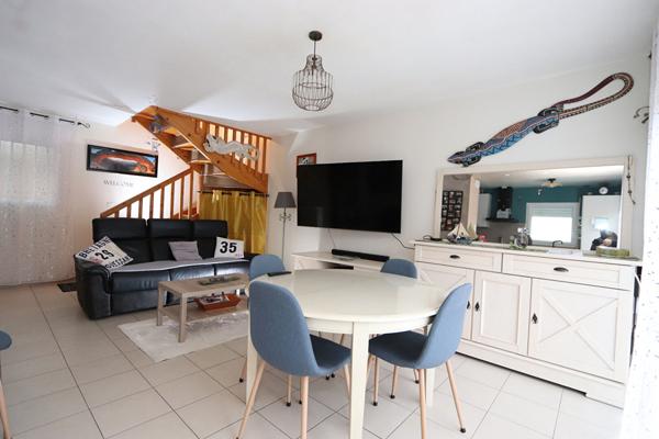 Maison 3 chambres, 90 m² habitables en très bon état, terrasse et cour exposées sud.