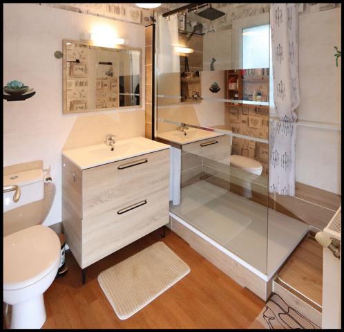 Maison 3 chambres, 90 m² habitables en très bon état, terrasse et cour exposées sud.