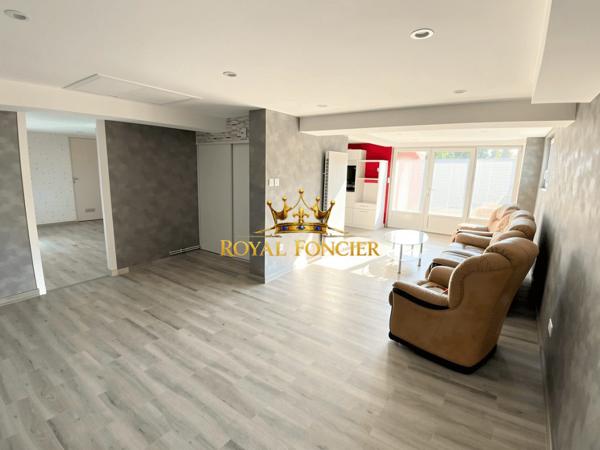 VUE SUR LA TERRASSE CARRELEE DE 60 M2, BEAU QUARTIER