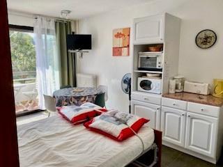 studio ensoleillé avec balcon
