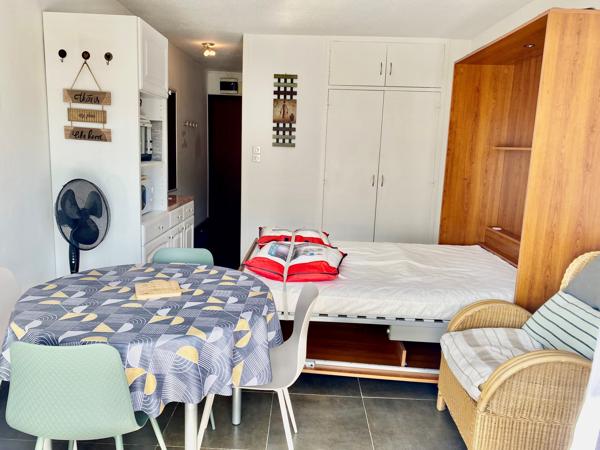 studio ensoleillé avec balcon