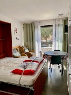studio ensoleillé avec balcon