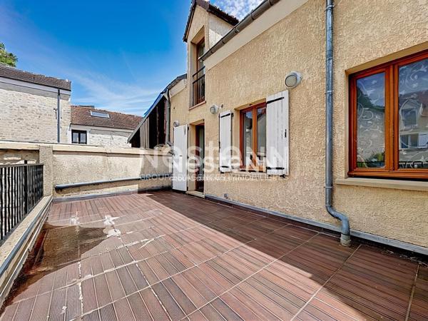 Appartement à vendre Champagne-sur-Oise - 31.80m², 2 pièces avec terrasse et stationnement