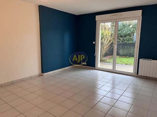 Appartement à louer Pontivy : 2 pièces, 49m² avec 1 chambre(s) à 575€ - AJP Immobilier Pontivy