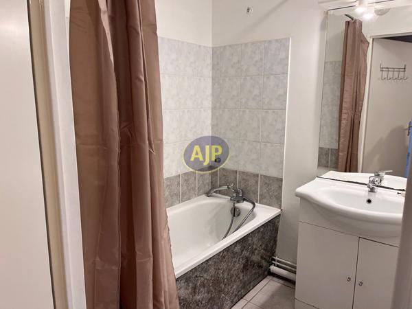 Appartement à louer Pontivy : 2 pièces, 49m² avec 1 chambre(s) à 575€ - AJP Immobilier Pontivy